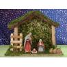 Crèche de Noël : cabane avec 3 personnages de 9 cm (23 x 10 x 17.5 cm)