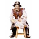 Berger assis qui tond un mouton : crèche de Noël en bois Ulrich 15 cm
