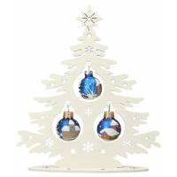 Sapin de noel en bois avec boules en verre bleues