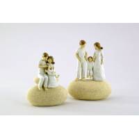 Beeldje Familie op een steen 11 cm 