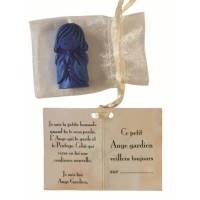 Beschermengel meisje - in albast 4,5 cm, blauw gekleurd in tule 