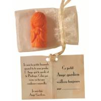 Beschermengel Jongen - in albast 4,5 cm, oranje gekleurd in tule 