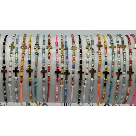 Armband in japanse parels met kruis in verguld staal 