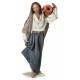 Kerstgroep Heide Hannah Houtsnijwerk : herderin met kruik H 20 cm / Gekleurd 