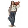 Kerstgroep Heide Hannah Houtsnijwerk : herderin met kruik H 20 cm / Gekleurd