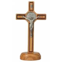 Croix de St Benoit sur base en bois d'olivier