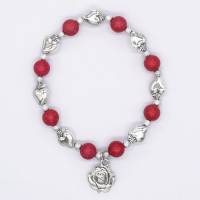Bracelet sur élastique avec grains rouges et coeur + médaille