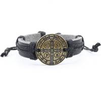 Bracelet en cuir noir avec médaille St Benoît