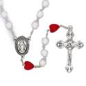 Chapelet grains blancs 8mm et coeurs rouges 11mm
