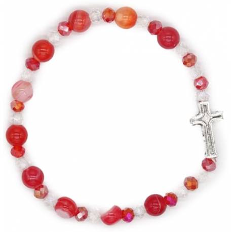 Armband op elastiek met rode Jada korrels + kruisje 