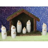Crèche de Noël : cabane + 6 personnages de 06 cm (14.50 x 5.5 x12 Cm)