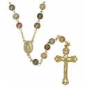 Chapelet sur chaine dorée avec grains en verres