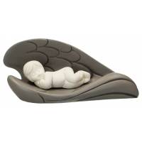 Witte baby in grijze vleugels in hars 13 x 6 cm 