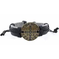 Bracelet en cuir noir avec médaille St Benoît